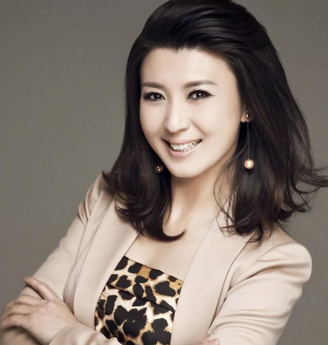 重罚！偷税、背人命债，被官方彻查后首露面的闫学晶 迎来最终结局