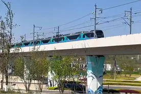 郫都区的“地铁快线”就是成都这两条轨道交通线路图片