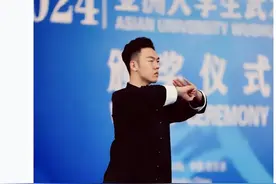 大一实习生开保时捷上班，下班打高尔夫！竟泄露IPO机密！图片
