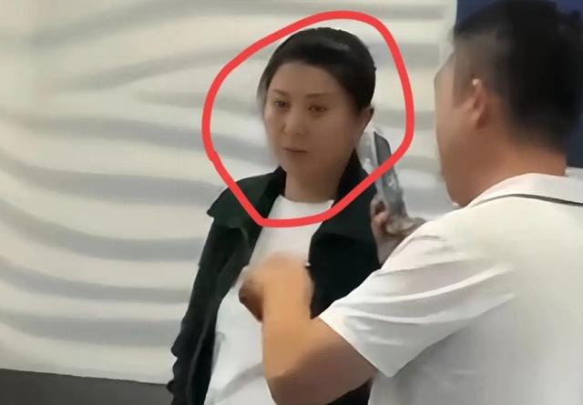 一个跑不了！背人命债	、被举报偷税，闫学晶露面后又牵扯出大人物