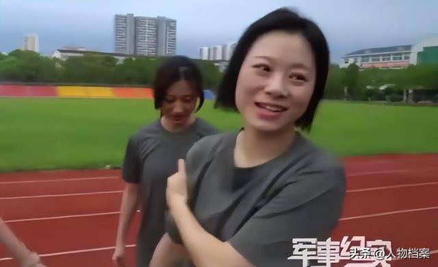 阅兵女机长身份曝光!私生活被扒牺牲太大，老公不简单，央视点名