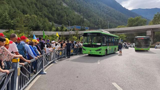 护航暑期旅游！四川九寨沟交通织密安全保障网