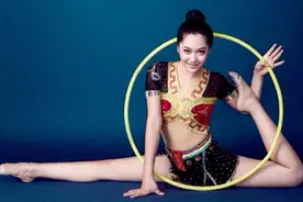 篮球名将朱芳雨：CBA首位万分先生，1婚体操女神，2婚富家千金图片