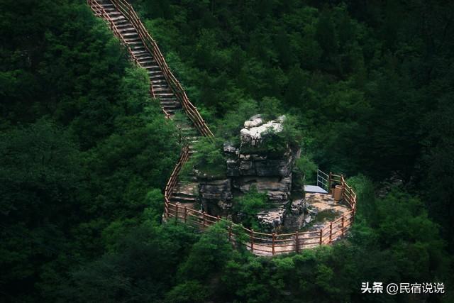 千万别错过！云海里的金山岭长城太绝啦。