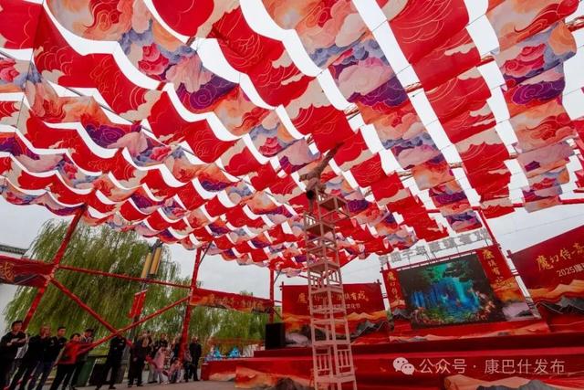 国庆中秋假期，康镇游人如织共庆华诞！
