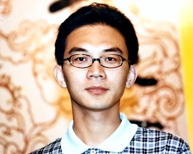 前央视主持人郎永淳，知法犯法沦为阶下囚，今54岁发福衰老变化大