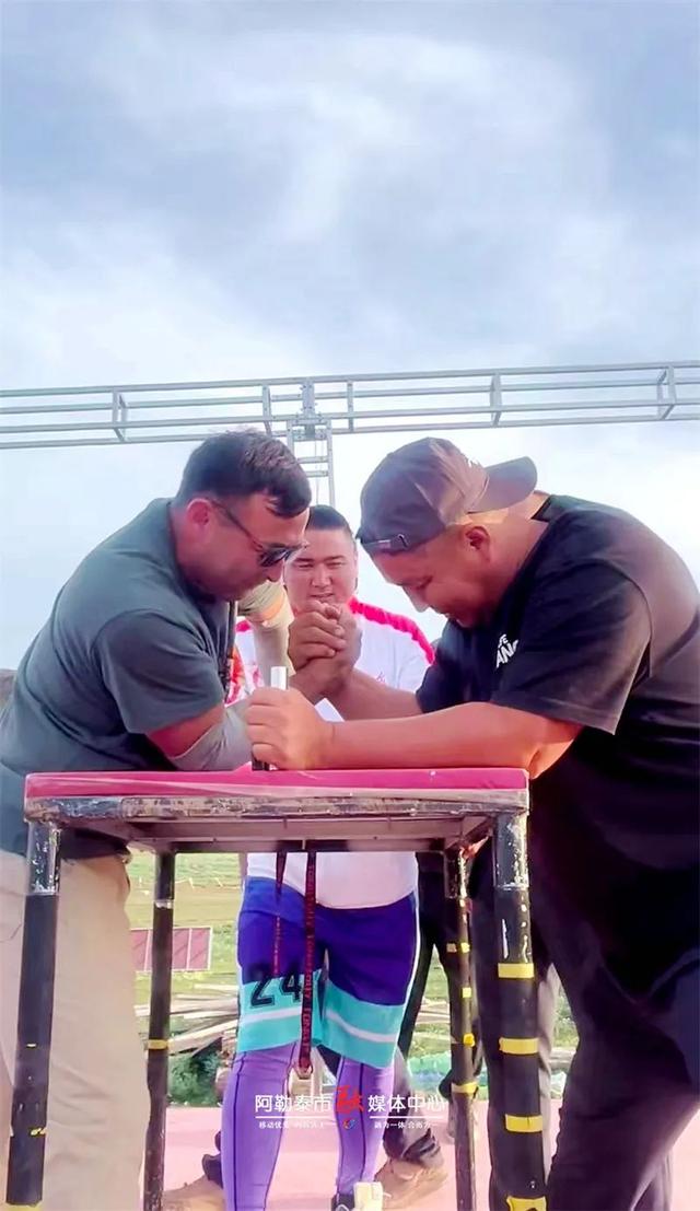 玩转阿勒泰丨举石 射箭 掰腕齐嗨 蒙克牧场这场盛会燃爆阿勒泰夏夜