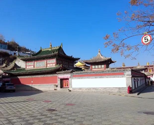 西宁塔尔寺一日游门票价格，旅游攻略，交通路线
