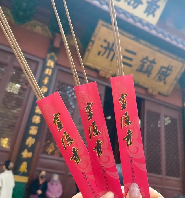 越扒越有！少林寺刚被调查，武当山也上了热搜，一个贪钱一个明抢