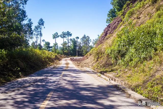 到大理自驾或者跑山，弥渡县和巍山古城之间的45公里堪称经典