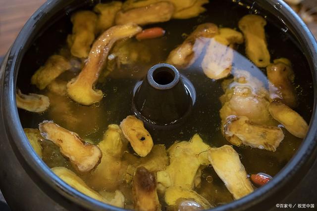 飞去昆明，就为这一口：米线菌子配滇池日落