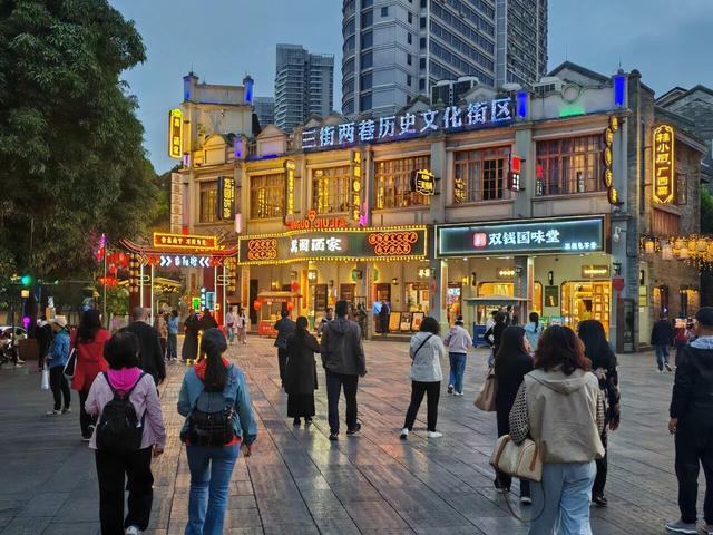 遇见特色南宁和夜色南宁 发现了泰国货登陆广西