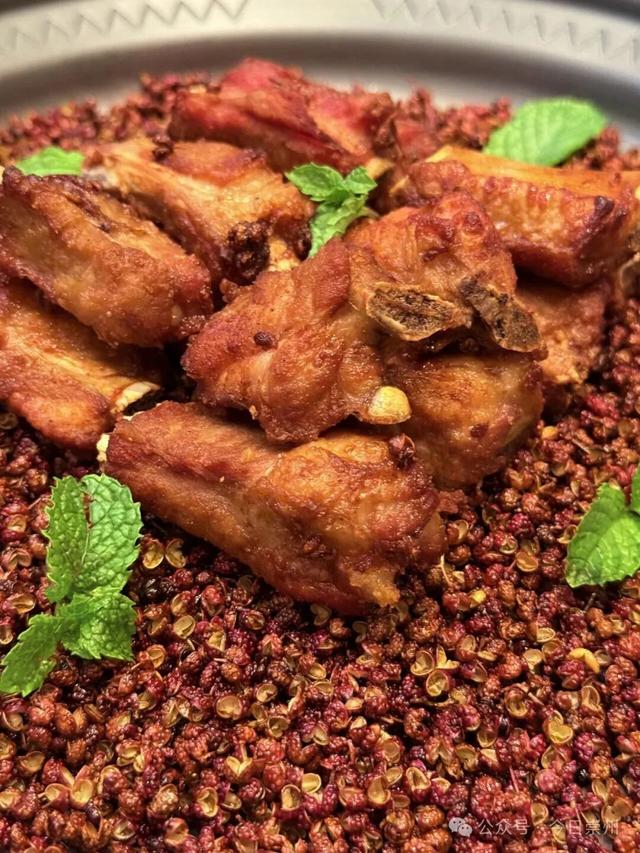 来正东街，尝枇杷茶煮的五花肉......