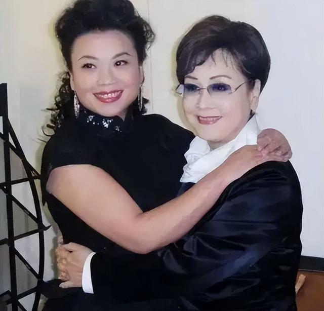 不结婚怎么解决生理需求？56岁的歌唱家张也，用行动给出了答案