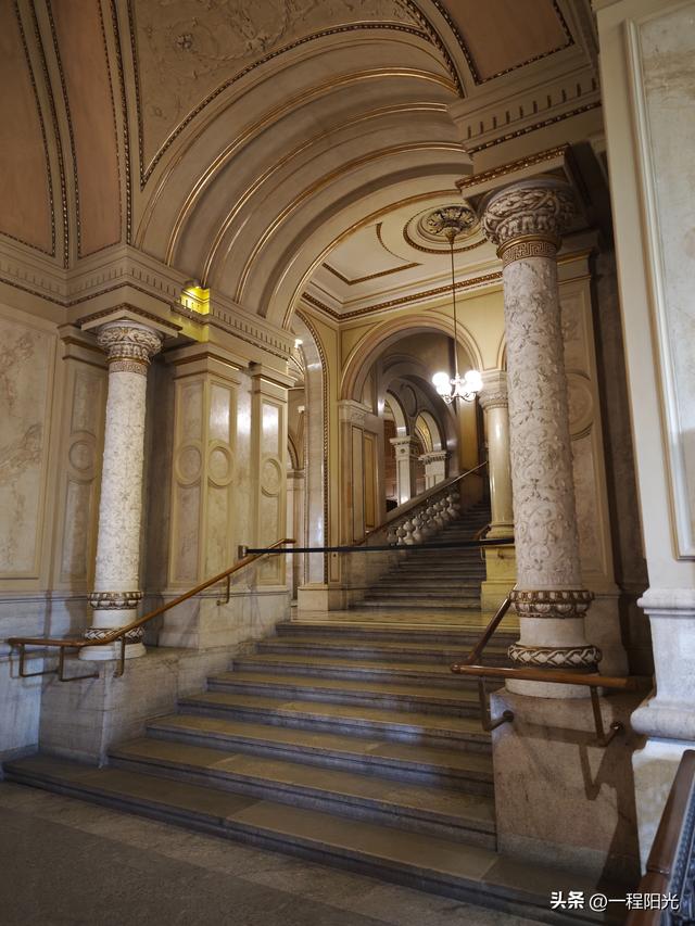 欧洲自由行之维也纳游记，华丽的宫殿与搞笑的地铁手动门