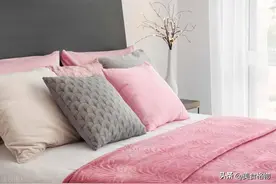 洗床单时，水里倒上一碗，不管床单多脏，洗后洁净又柔软，真实用图片