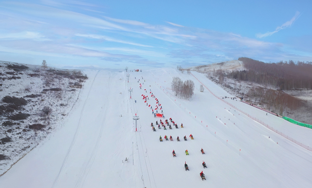呼伦贝尔市第七届冰雪日暨牙克石凤凰山冰糖葫芦冰雪艺术季系列活动盛大启幕！