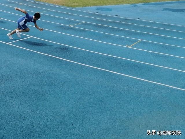 90% 跑者不知道，长期绕圈跑会让腿 “一长一短”，关节还会报废？