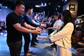 奇葩的相亲经历1：装清纯的“小太妹”图片