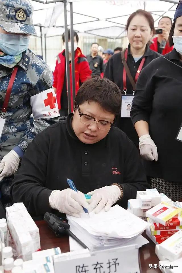 贪污上亿、假慈善？被实名举报的韩红，如今在演唱会上忍不住痛哭
