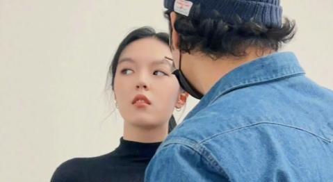 自己离世8年后，23岁的女儿就走上一条“不归路”，李咏也没想到