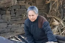 “百亿老太”苇青：60岁北漂，73岁拥有百亿票房，她的故事很励志图片