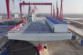 076两攻舰高调下水，日本没了底气？外媒：石破茂寻求访问中国图片