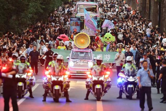 新民大街太火爆了！没有什么能够阻挡~~今天必须去！