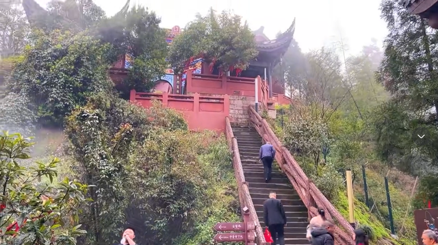 重庆大气的百年古寺，伴山而建雄伟壮观，风景绝美却不收门票