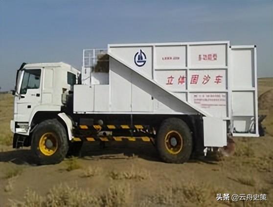 一天“吞”掉40亩沙漠？中国发明的“吞沙巨兽”，已在甘肃使用！