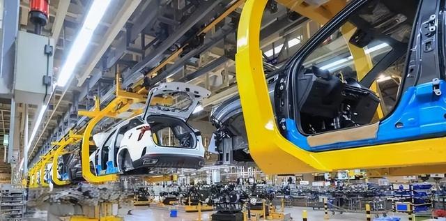 长三角24年GDP差距断崖：上海5.4万亿，浙江9万亿，江苏令人意外