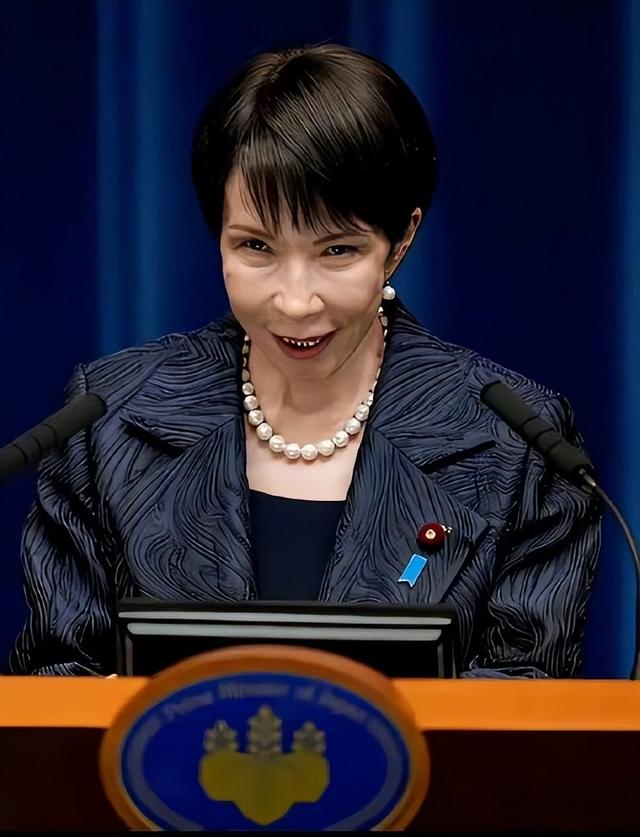 最后关头	，高市被催谢罪，中国发出第一道制裁令，辽宁舰逼近琉球