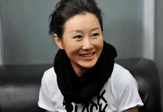 她，主持出身，一婚嫁老师，二婚嫁富二代，三婚嫁歌手，如今怎样