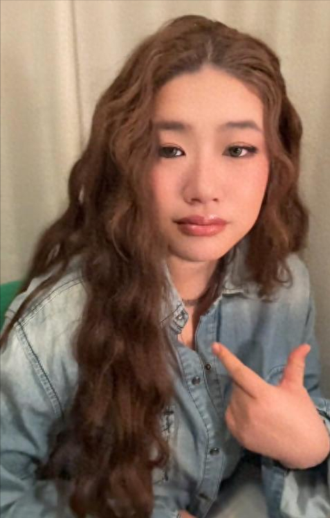 解气！俩中国女生埃及游，与当地5人互殴，完胜后获围观者竖拇指