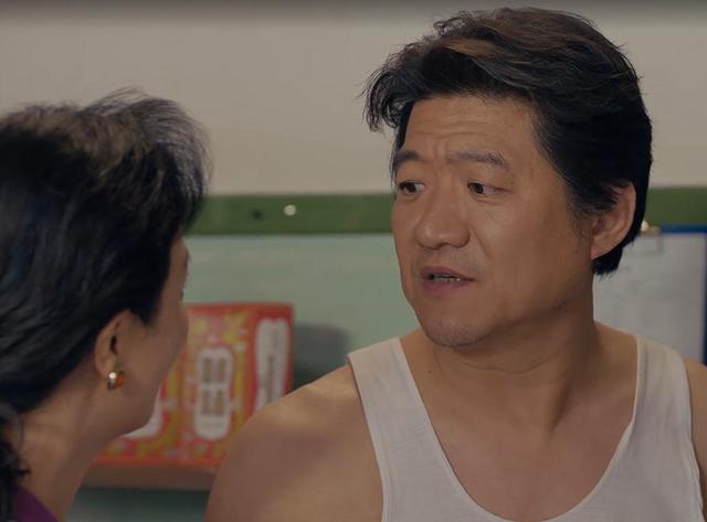 离春节不到2个月	，52岁辛柏青高调官宣喜讯，朱媛媛总算能安心了