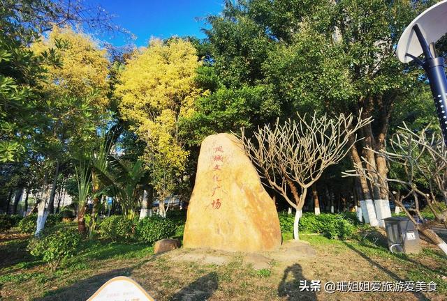 清远城市会客厅，在母亲河北江河畔，有城市地标雕塑：丹凤朝阳