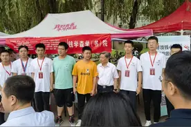 宝藏校长又又又唱了，带着质朴，透着深情图片