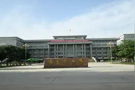 塔里木大学2024级本科新生8765人，其中新疆2735人、河南953人图片