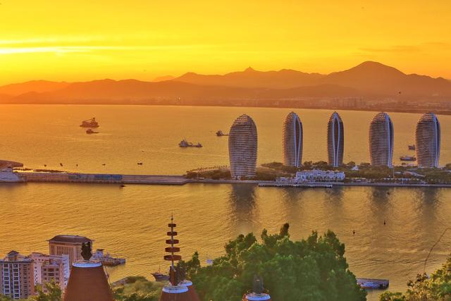三亚鹿回头风景区，城市的浪漫地标，看浪漫的爱情传说和绝美海景