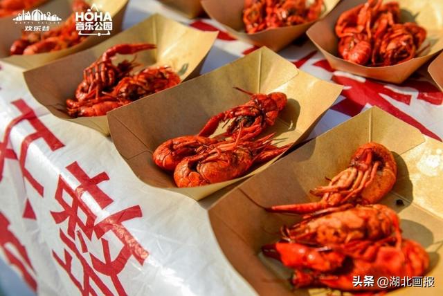 武汉欢乐谷变身户外LiveHouse 武汉夜游天花板来了