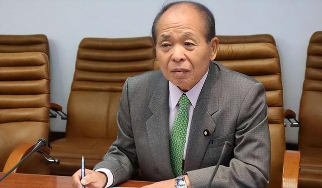 沉默一天，高市早苗终于签字，日本砸9万亿反华，解放军动作更大