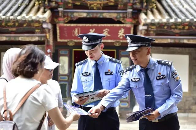 人民公安报刊发丨建水：“景中警·临安盾”护游客舒心畅游