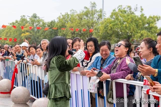 洪洞大槐树景区30余场表演嗨翻国庆假期