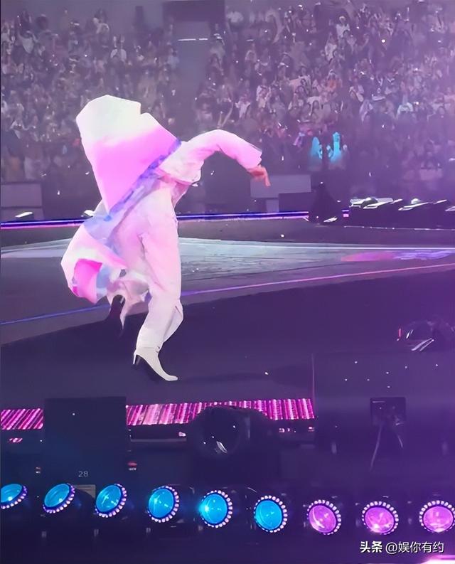 朱孝天回应F3演唱会，阿信摔下舞台不到24小时，恶心的一幕出现