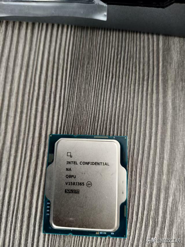 INTEL1300元酷睿I9139000K神级甜品CPU鲁大师默认120万功耗仅150