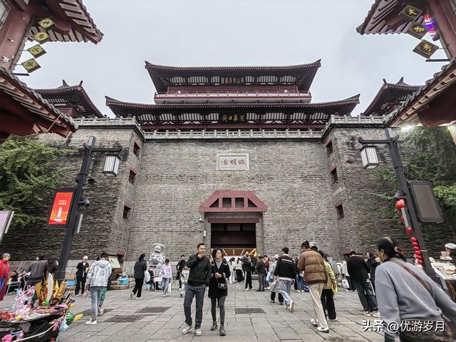 襄阳古城汉江风景很美