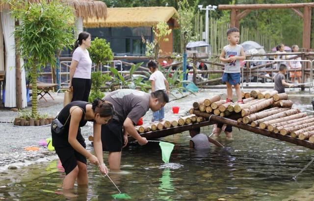 打卡新津“不二・竹涧溪野”！把快乐藏进林盘与溪水里