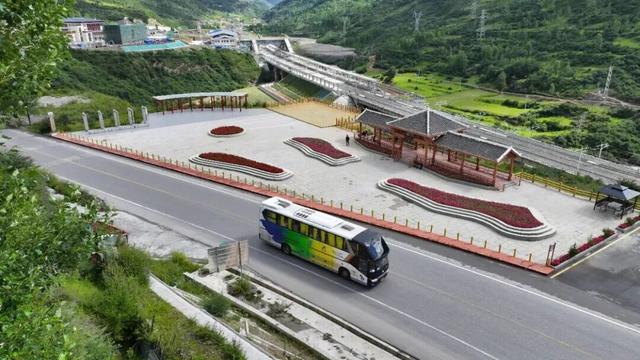 当“路”遇上“景”，阿坝州用“交通”重新定义“旅行”