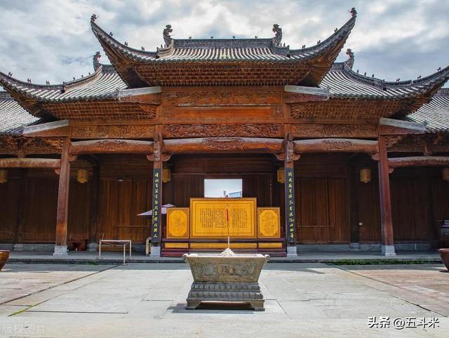 400人的村庄要集资80万修建宗祠，每人需摊派2000元，农民难啊！