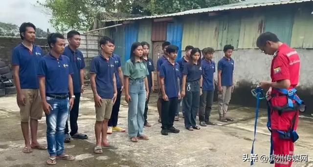 缅甸7.9级强震后，在缅华人组建救援队：成员多为亲历者，想为群众撑起“安全伞